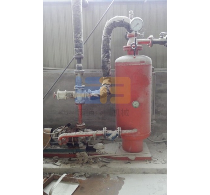 Steam recovery pump