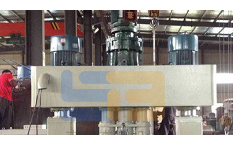 結(jié)構(gòu)膠設(shè)備干粉攪拌機(jī)日常保養(yǎng)時(shí)需要注意的事項(xiàng)